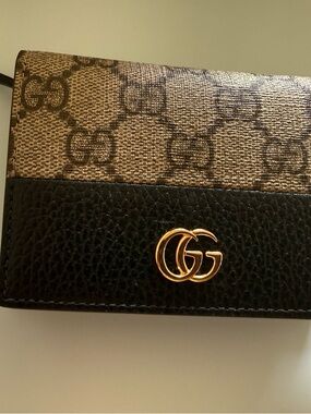 Gucci Black and Beige GG Canvas Card Holder with Gold Double G